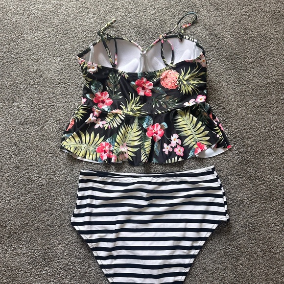 Swimsuit set size M - Picture 2 of 3
